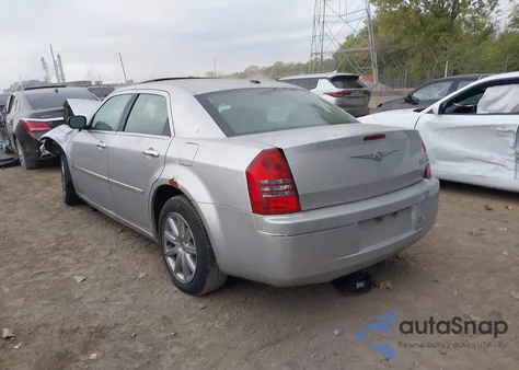 2010 Chrysler 300 Touring/Signature Series/Executive Series из США, поврежденный, VIN 2C3CA5CV8AH112710